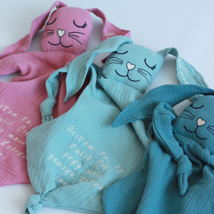 Przytulanka, muślin, minky, szmatka haftowana, haft Jestem tu, by tulić Cię, przy mnie zawsze dobrze śni się, personalizowana dla dziecka - prezent, upominek