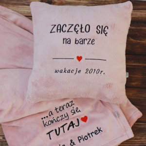 Zestaw poduszka, koc haftowany/ haft zaczęło się/ personalizacja/ duży koc - wyjątkowy prezent zakochanych/ Walentynki/ Ślub