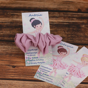 Papierowa podkładka z grafiką, baletnica na Dzień kobiet, dzień dziewczynek, prezent dla koleżanek, szkoła, przedszkole, gumka scrunchie - prezent Dzień kobiet