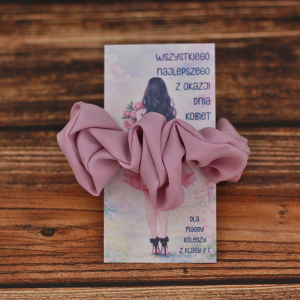 Papierowa podkładka z grafiką, Dzień kobiet, dzień dziewczynek, szkoła, przedszkole, prezent dla koleżanek, gumka scrunchie - prezent, upominek Dzień Kobiet