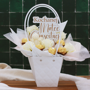 Podziękowanie dla Matki, Ojca Chrzestnego, dla Babci, Dziadka, Dziadków, Rodziców bukiet Ferrero Rocher, róże mydlane, biały koszyczek, anioł świeczka sojowa - wyjątkowe podziękowanie I Komunia Święta, Chrzest Święty, Ślub