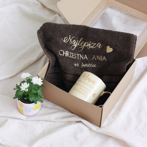 I Komunia Święta/ Chrzest- zestaw ręcznik z haftem i elegancki kubek - podziękowanie dla Matki/ Ojca Chrzestnego 